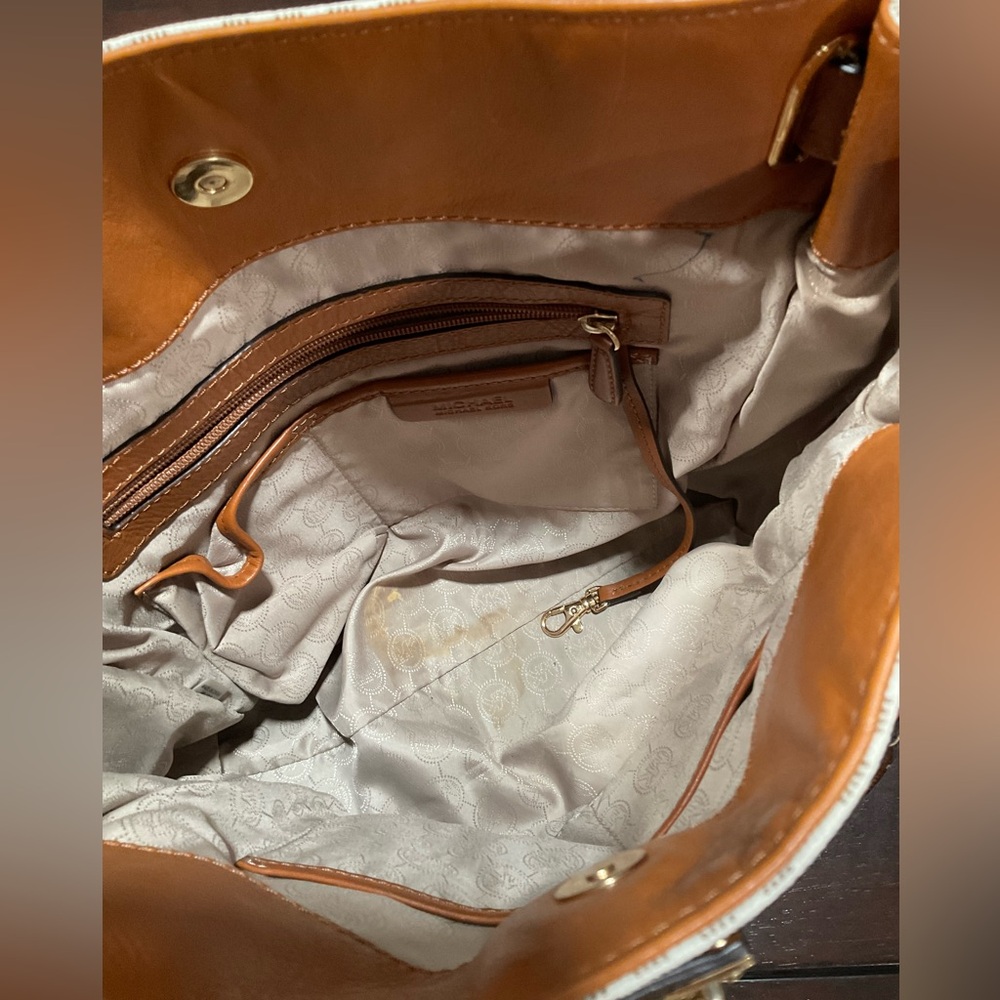 MICHAEL KORS HAMILTON LOGO TOTE WITH SHOULDER STRAP IN VANILLA - Picture 10 of 12
